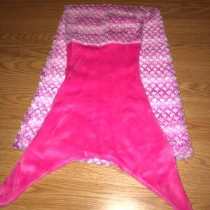 MERMAID TAIL BLANKET